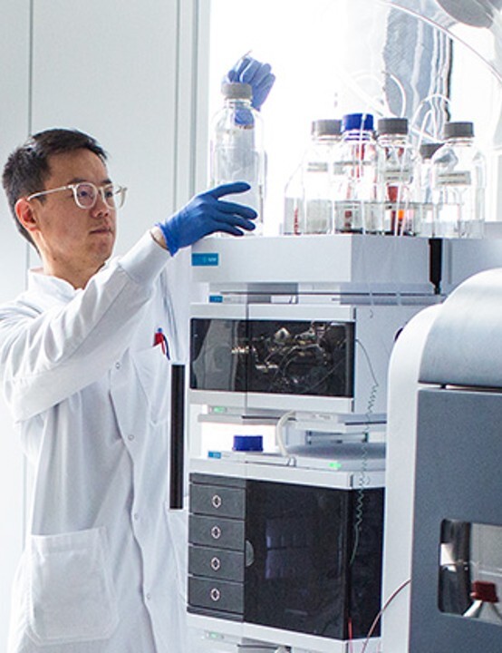 Mass Spec with technician